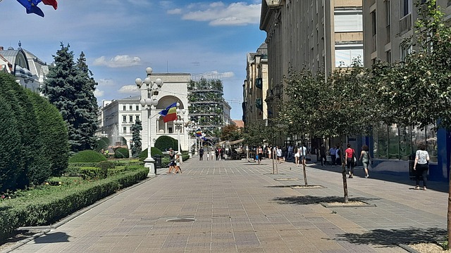 Free City Square Life photo and picture