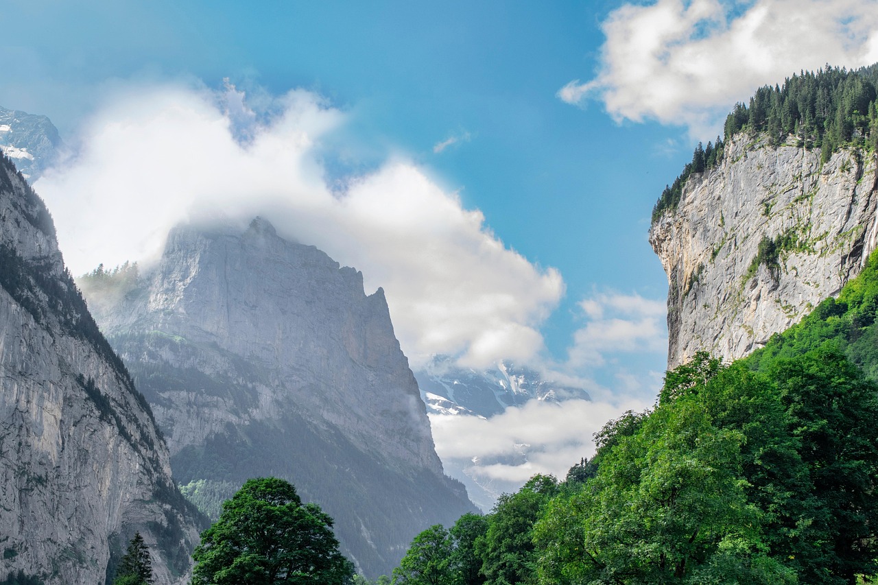 mountains-8267051_1280.jpg