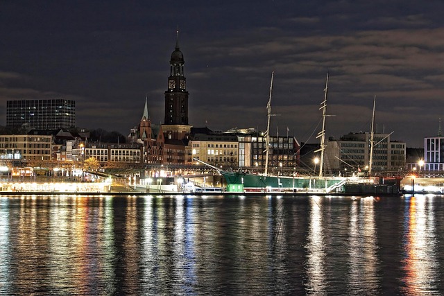 Free Hamburg Night photo and picture