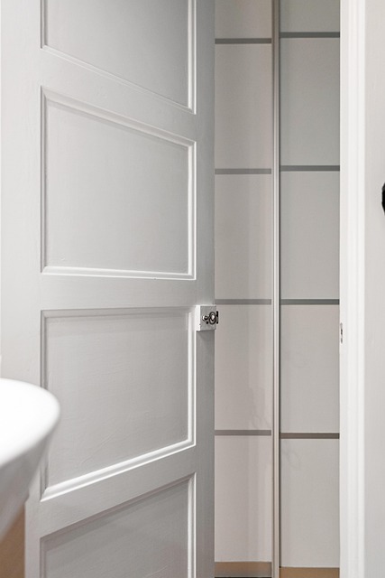 bathroom, hallway, real estate, interior, modern, luxury, decor, art