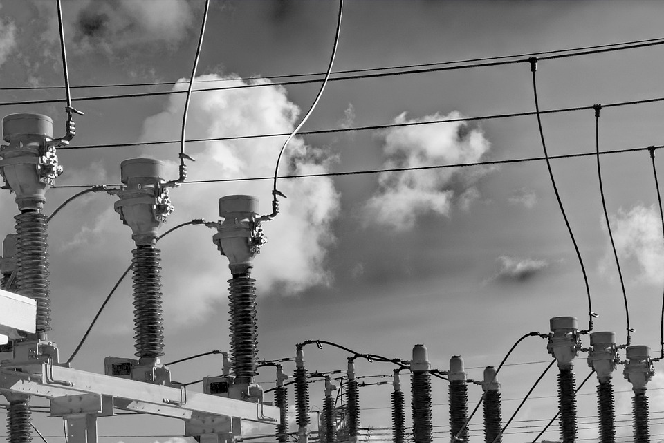 How Far Can High Voltage Electricity Jump Through Air