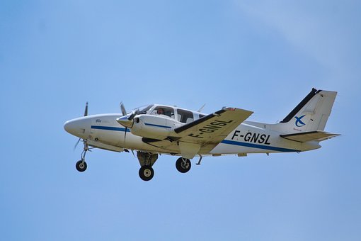 Avion, Fag 58 Baron, Aviaţie, Pilot