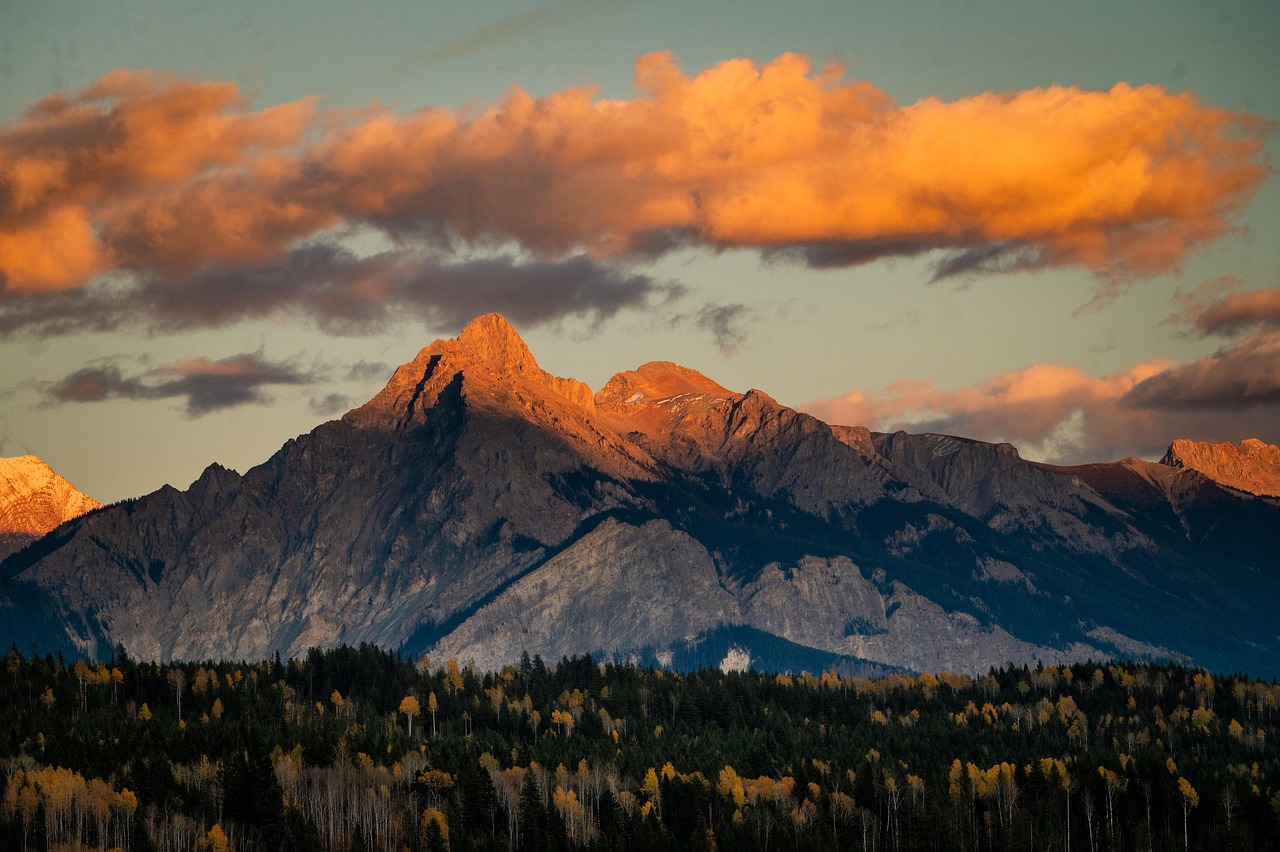 Obraz na płótnie mountain, banff, alberta #8330401 w salonie