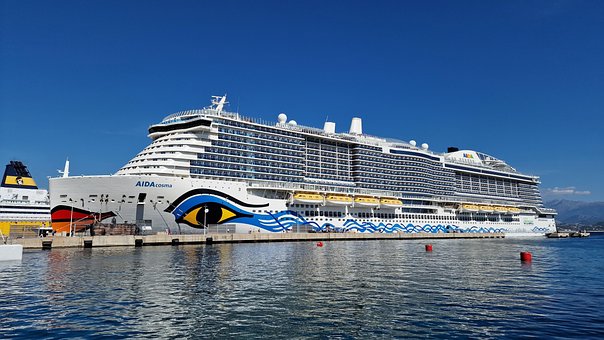 Kreuzfahrtschiff, Schiff