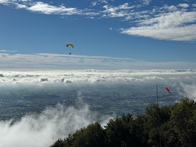 Bassano, Gleitschirmfliegen, Wolken