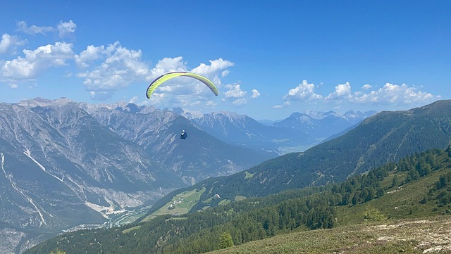 Gleitschirmfliegen, Alpen, Tirol