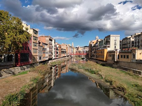 Girona, Catalunya, Costa Brava, By