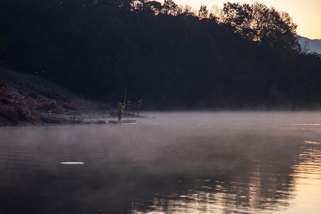 Uponnyung, Bådsmand, Fisker, Fog, Dawn