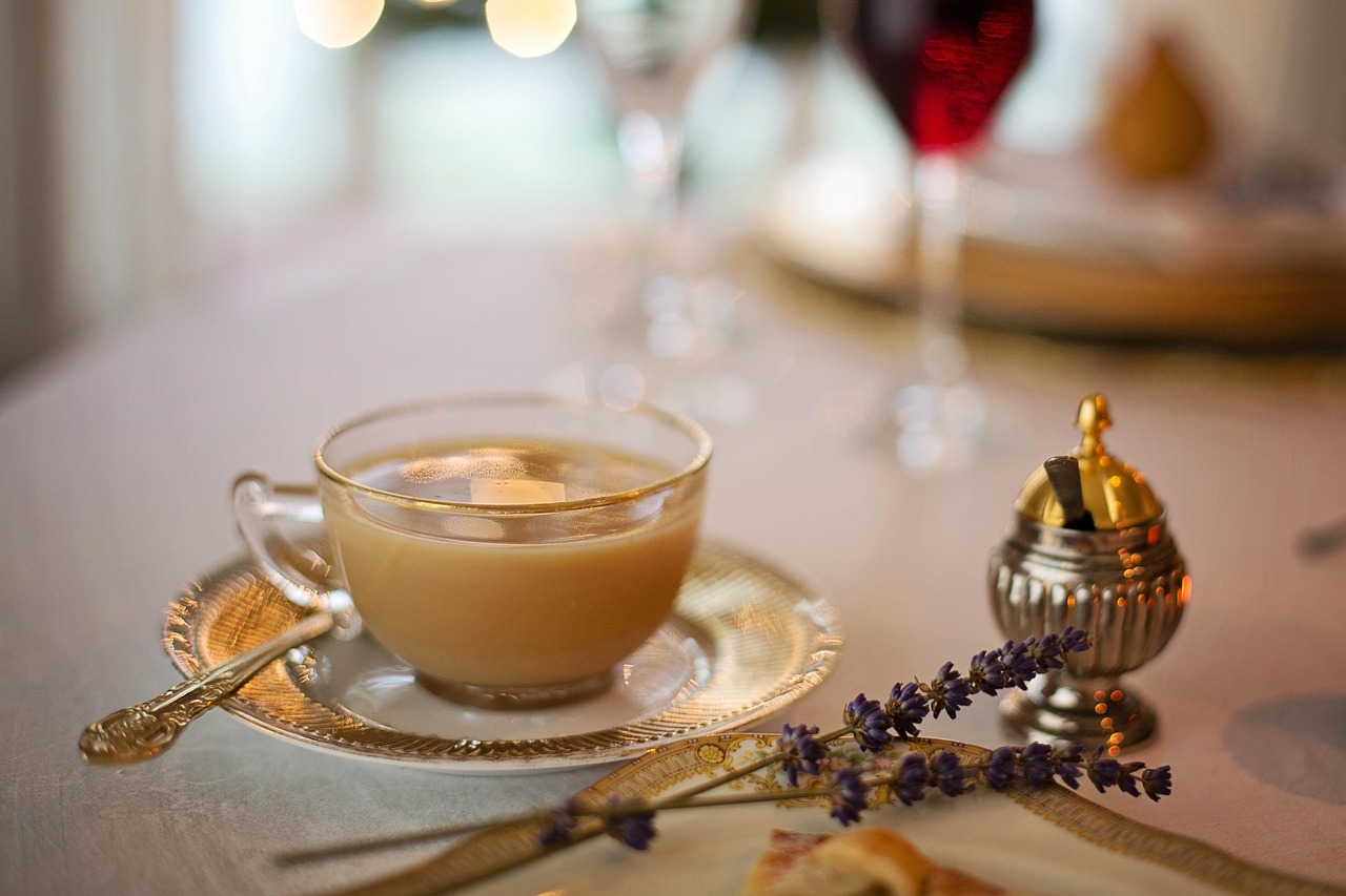Dinner Table - free online jigsaw puzzle photo