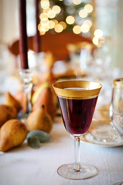 thanksgiving, dinner, table, tablescape, autumn, fall, decor, wine, wine glass, drink, red wine