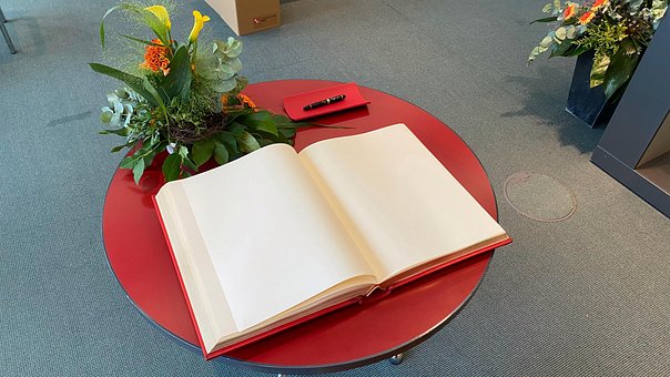 Un Libro, Rojo, Libro De Oro