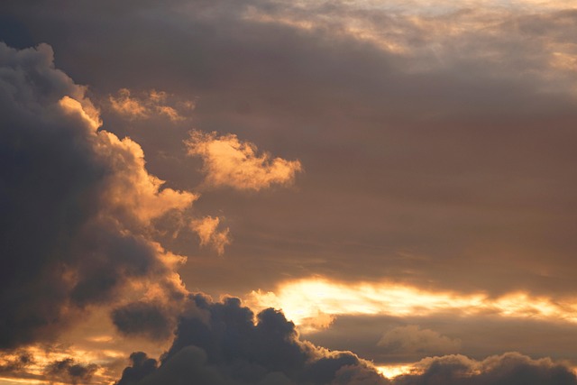 Evening, sky, sunset and cloudscape — photo by jhenning