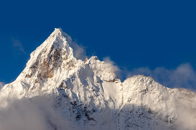 雪山圖 snow-mountain-8423949_640.jpg