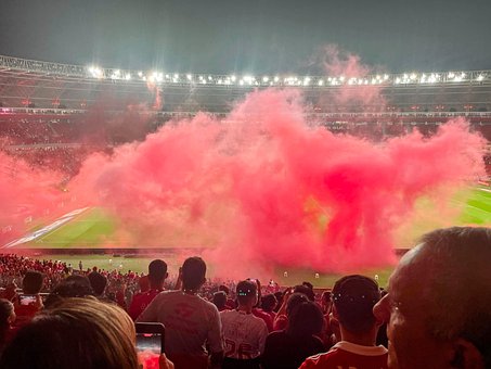 Show, Røg, Stadion, Flodbredden, Fodbold