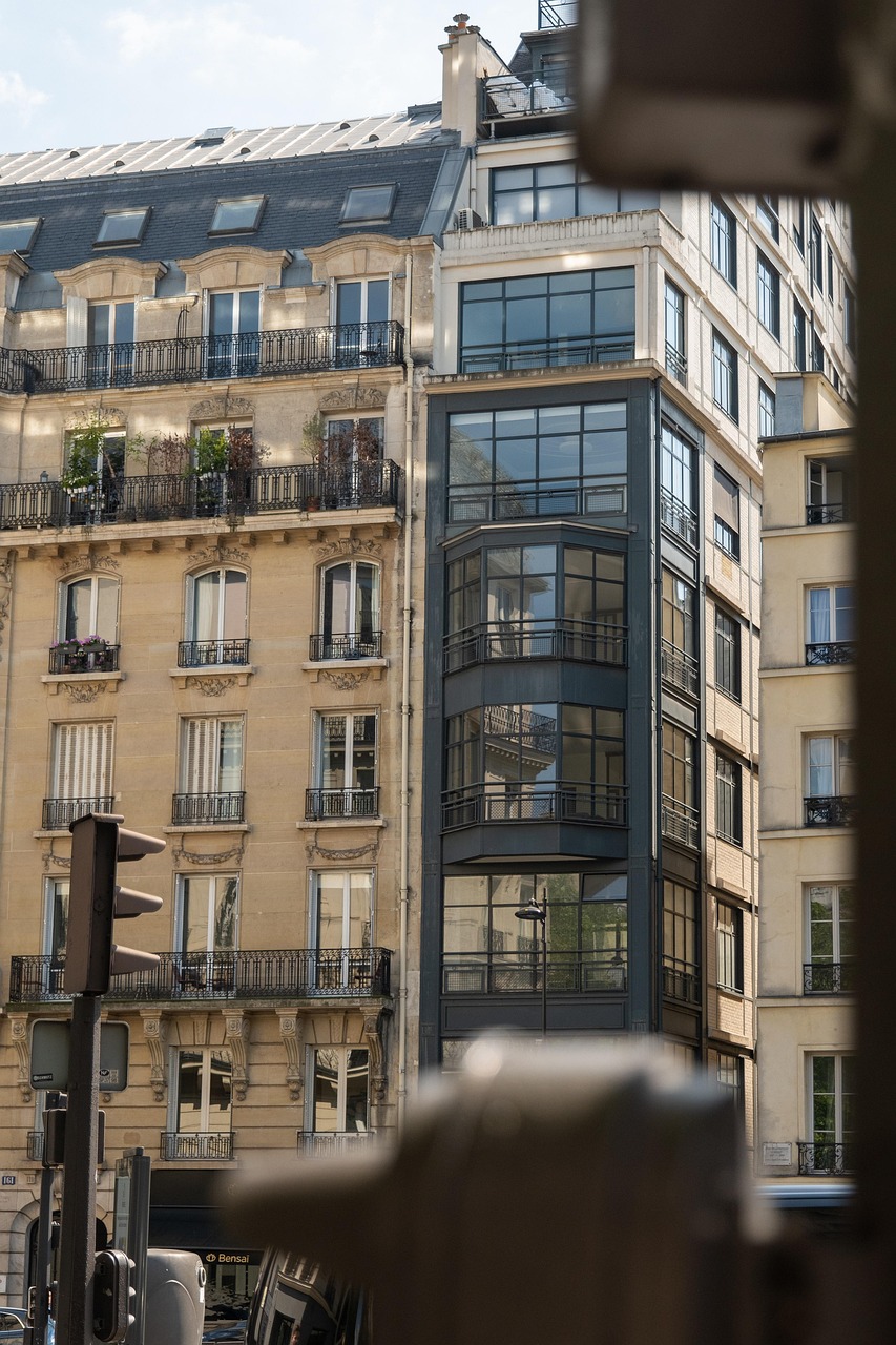 DV DESIGN 5 Stifte Paris-Motiv – Schwarze Tinte, Weicher Griff, Als Geschenkset
