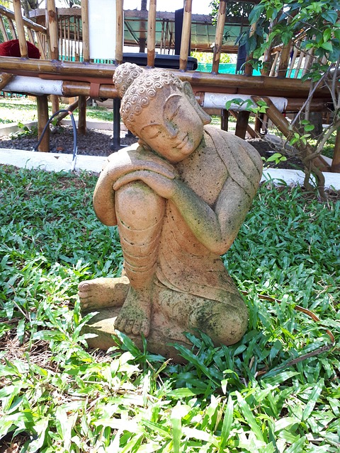 Free Buddha Statue Sitting Buddha Statue photo and picture
