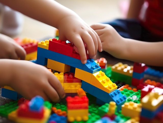 Free kids hand building illustration