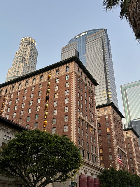 Los Angeles, Pershing-Quadrat, Reisen