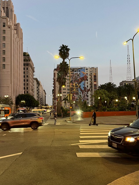 Los Angeles, Pershing-Quadrat, Reisen
