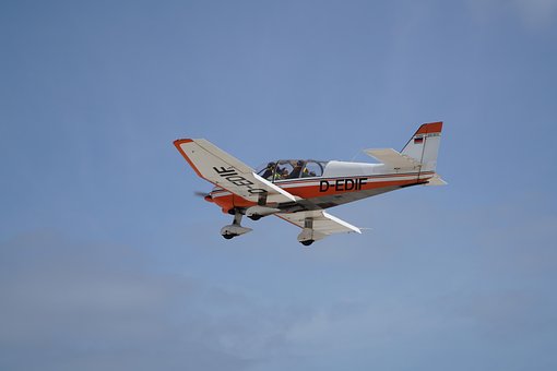 Free Plane Flying photo and picture