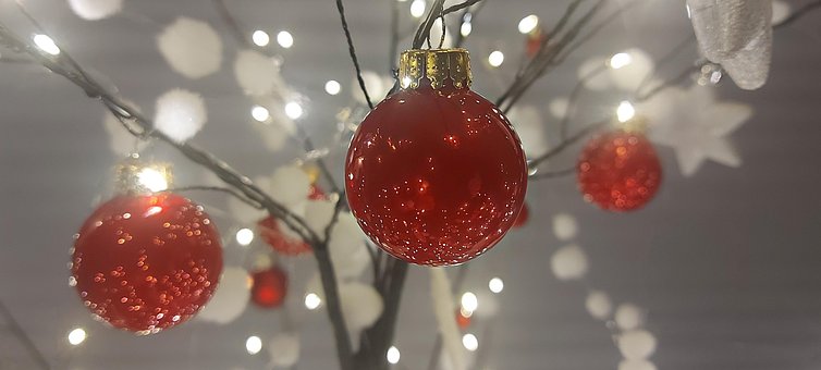 Free Christmas Tree Ball Red photo and picture