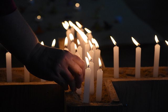 Velas, Iglesia, Biblia, Faro, Taizé