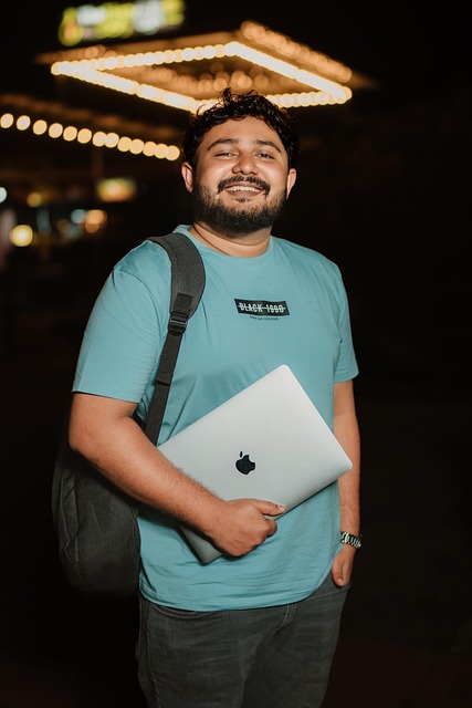 Homem, Computador Portátil, Aluna