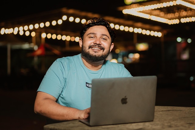 Homem, Computador Portátil, Aluna