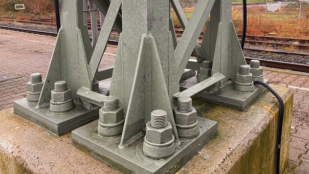 Free Mast Screws photo and picture