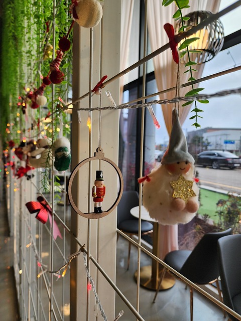 Free Christmas Decoration Window photo and picture