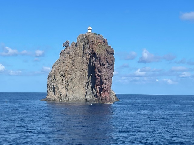 Free Island Lighthouse photo and picture