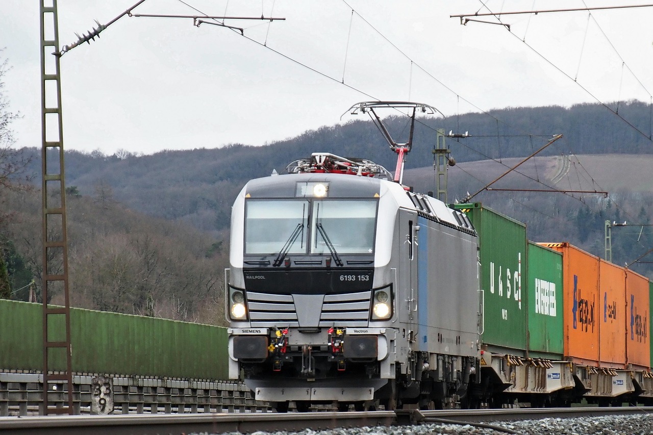 Locomotive - free online jigsaw puzzle photo