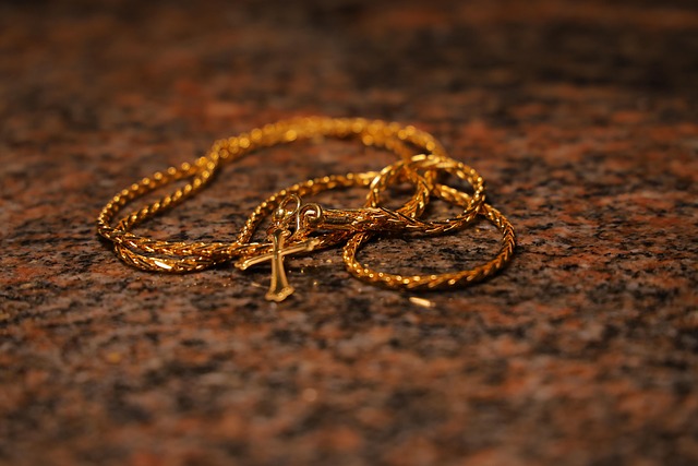 Free cross chain gold illustration
