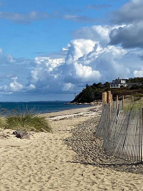 Praia, Areia, Nuvens, Casa, Hill, Cerca