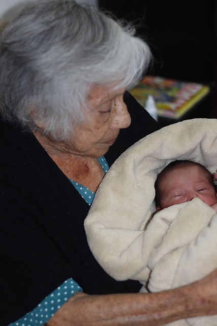 Baby, Familie, Neugeborenes, Oma, Alt