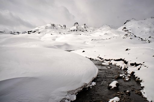 Montanhas, Neve, Céu, Nuvens, Riacho