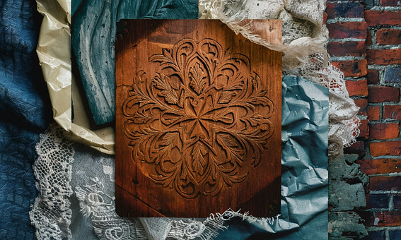 Dibujando En Madera, Decorado