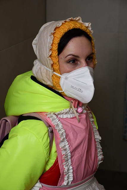 Free Rubber Whore Rubber Burka photo and picture