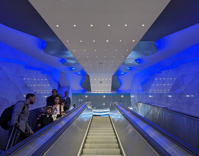 Metro, Bahnhof, Rolltreppe, Unter Tage