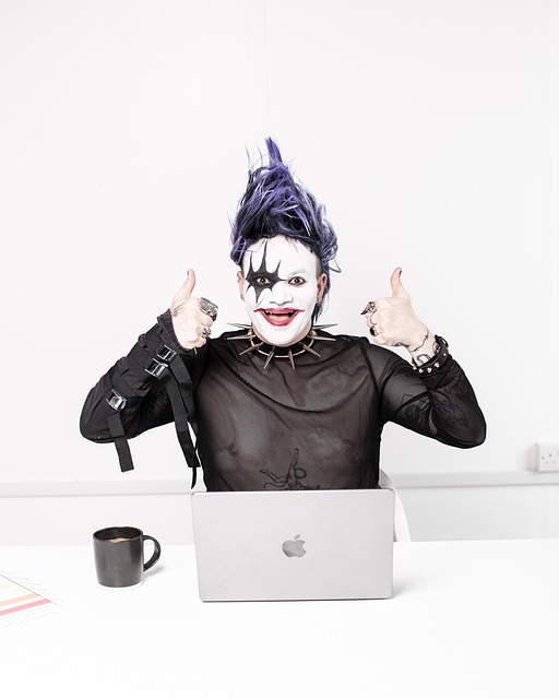 Free Apple Choker photo and picture