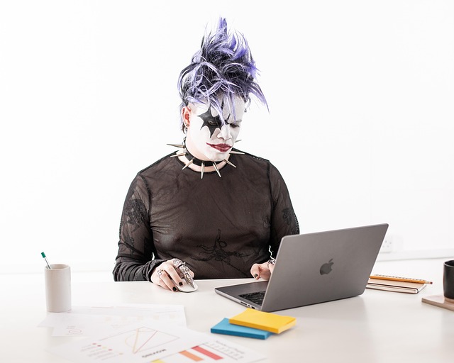 Free Apple Choker photo and picture