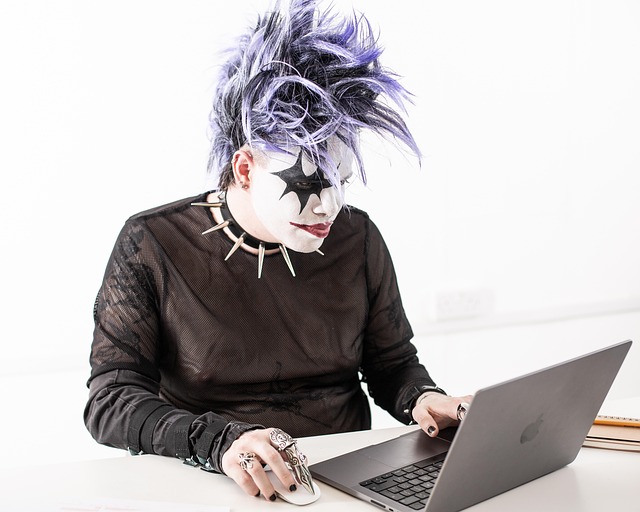 Free Apple Choker photo and picture
