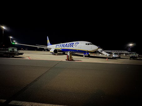 Free Ryanair Airport photo and picture