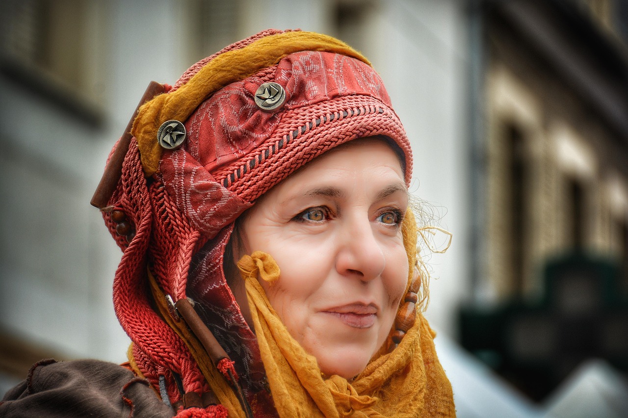 Middle Woman 90,000+ Free Middle Aged Woman & Middle Ages Photos - Pixabay
