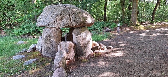 Free Dolmen Nature photo and picture
