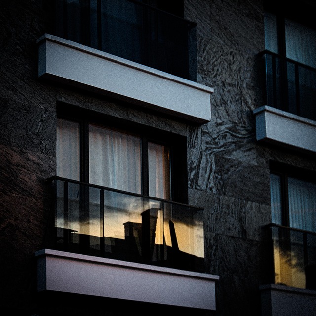 Free Windows Apartment photo and picture