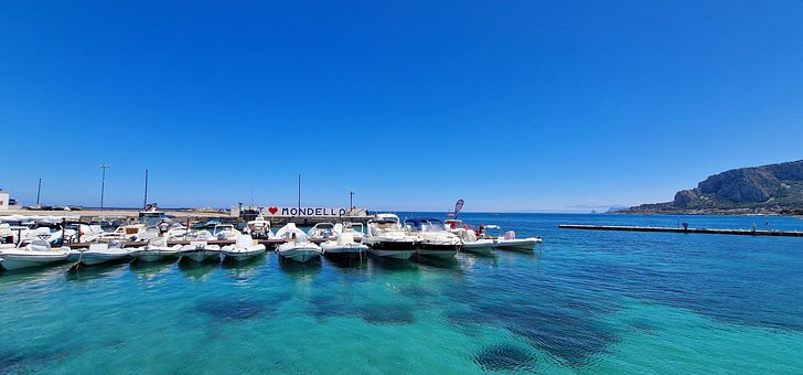 Lodě V Mondello, Mondello, Lodě