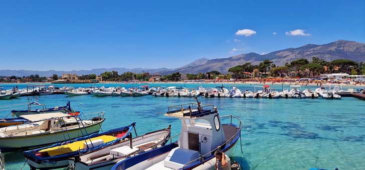 Lodě V Mondello, Mondello, Lodě