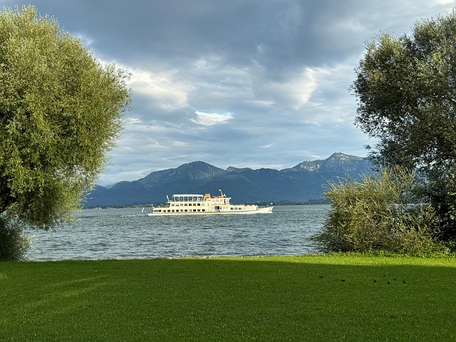 Free Mountains Boat photo and picture