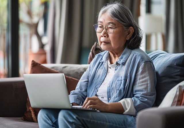 Free ai generated woman senior illustration